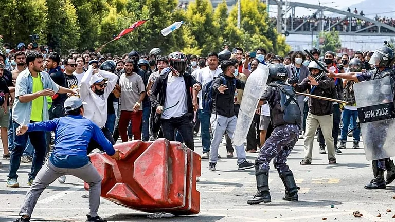 qaumiawaz_2025-09-10_dol6ml6w_nepal-protest08