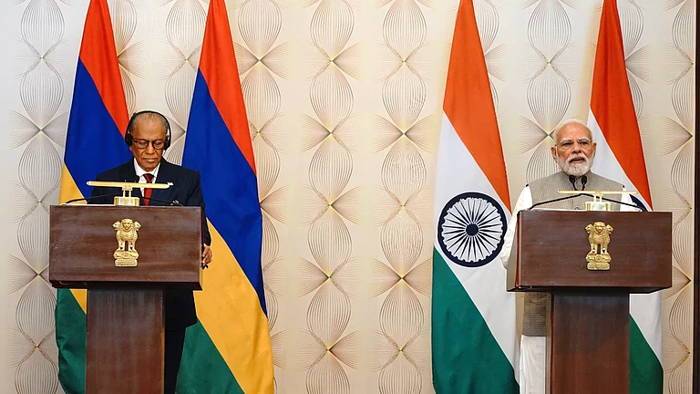 qaumiawaz_2025-09-11_bd0elb3x_Modi-and-Ramgoolam