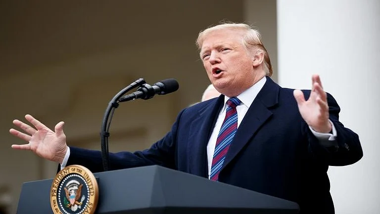 qaumiawaz_2025-09-11_zwu02gut_Trump-FFF