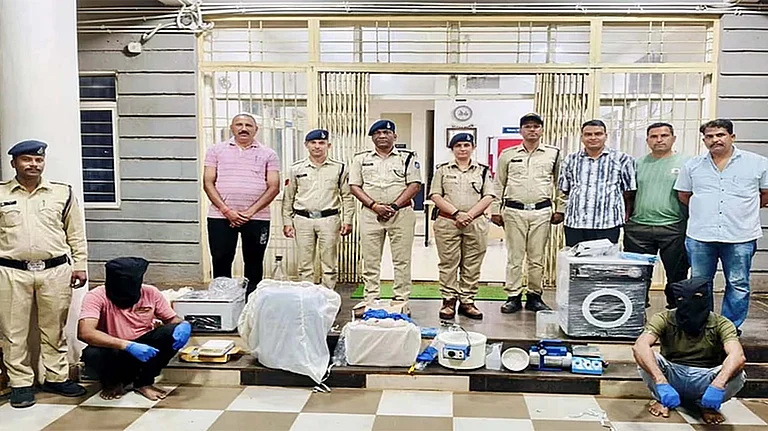 qaumiawaz_2025-09-13_sbaiijy1_drugs-recovered