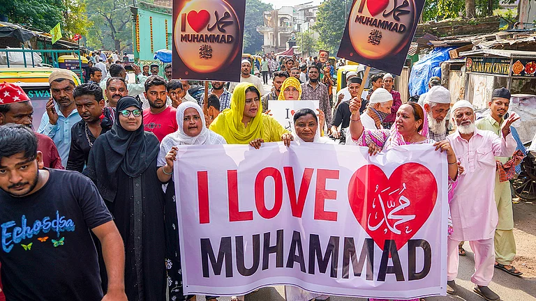 qaumiawaz_2025-09-20_soi315na_i-love-muhammad-protest-ahemdabad
