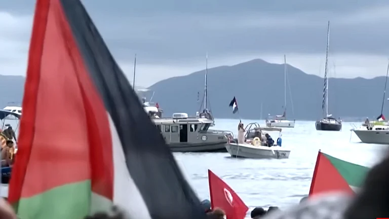 qaumiawaz_2025-09-25_52bu1gra_sumud-flotila