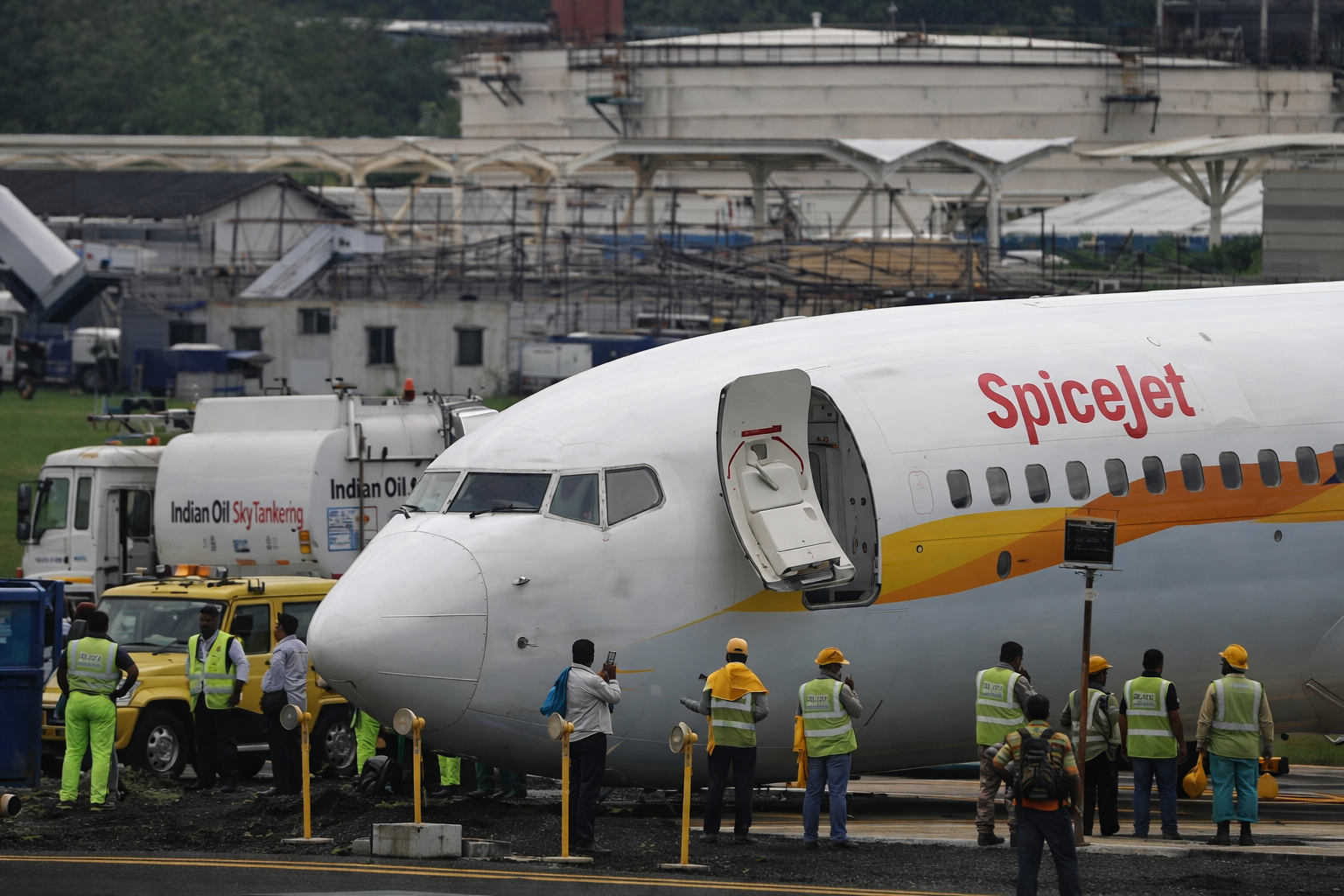 دہلی سے لیہہ جانے والی اسپائس جیٹ پرواز کی ہنگامی واپسی، انجن میں خرابی کے بعد محفوظ لینڈنگ