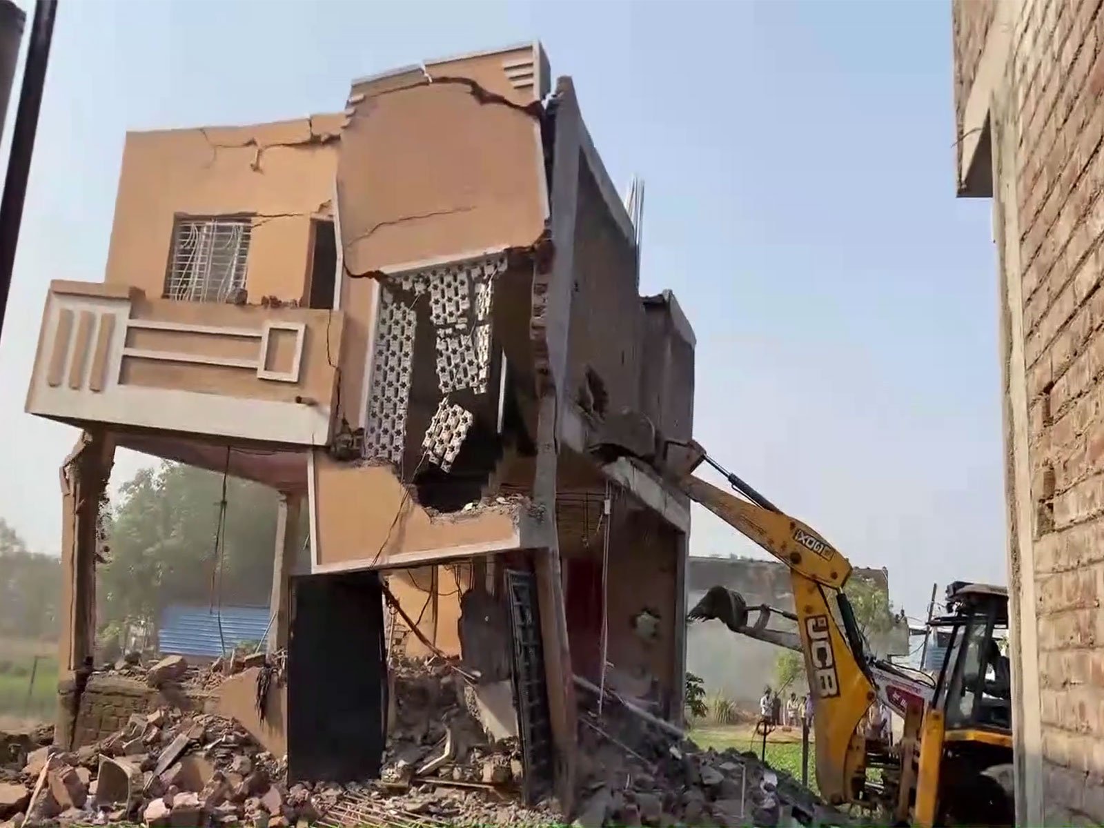 متین پٹیل کی املاک پر بلڈوزر کارروائی، امتیاز جلیل نے انتظامیہ پر اٹھائے سنگین سوالات